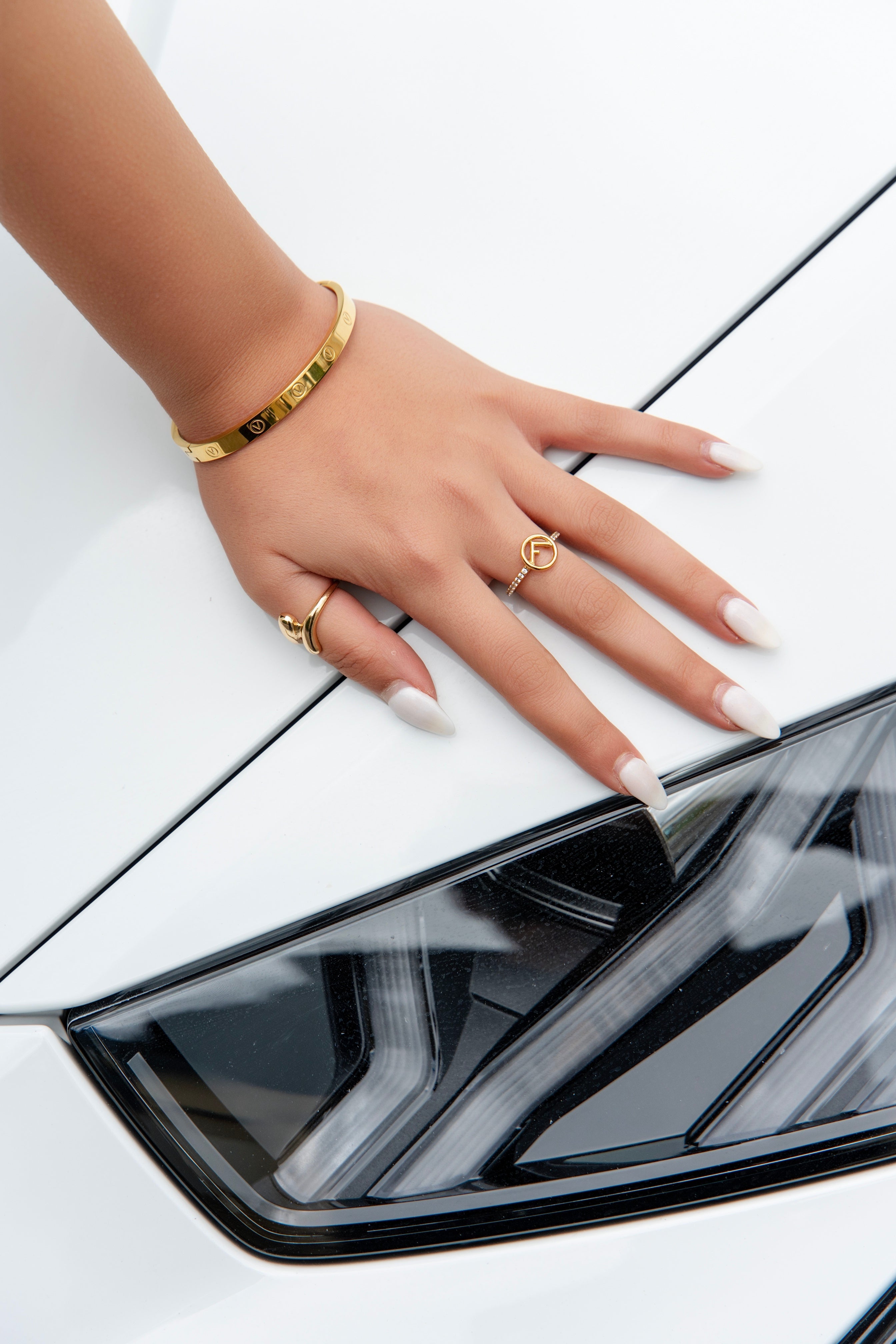 Velora Luxe Gold Bangle